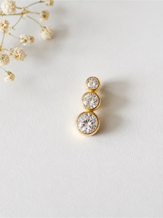 Jewelry - 18k Gold Triple synthetic diamonds Drop pendant necklace is not included